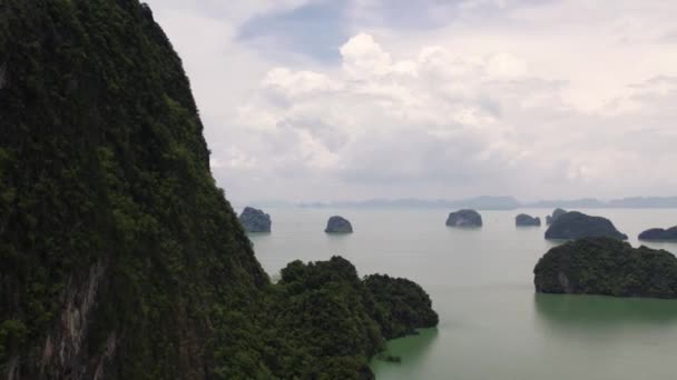 Vlieg Dicht Bij Berg Eilanden Gezien Phang Nga Baai Thailand — Stockvideo