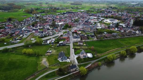 Vue Aérienne Arrière Village Par Rivière Schelde Belgique — Video