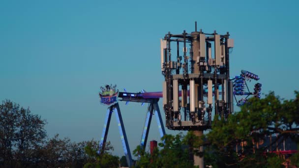 Torre Rede Para Conexão Telefone Móvel Com Parque Temático Segundo — Vídeo de Stock