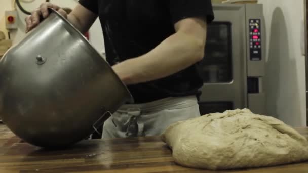 Panaderos Trabajando Juntos Cocina Haciendo Productos Para Hornear — Vídeos de Stock