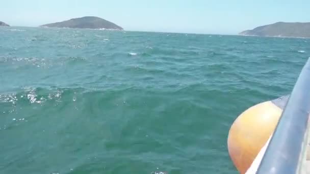 Открытый Океан Видео Изнутри Маленькой Лодки — стоковое видео