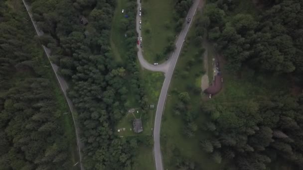 弯曲的道路上的无人机镜头 — 图库视频影像