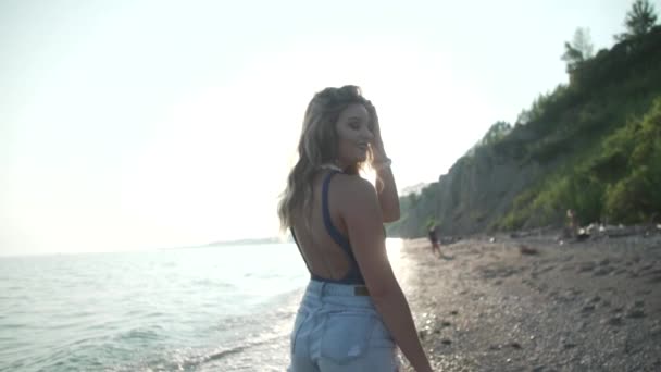 Blonde Girl Playfully Looks Her Shoulder Lets Sunlight Shine She — Stockvideo