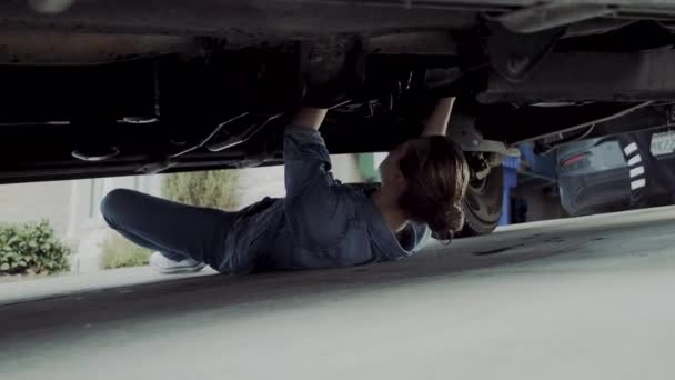 Woman Early 20S Checking Hood Truck Going Truck Find Fix — Vídeo de stock