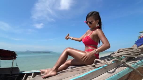 Girl Red Biking Sitting Longtail Boat Rubbing Sun Tan Cream — Video Stock
