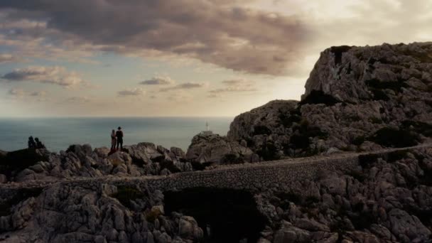 Couple Watching Amazing Sunset Lighthouse Cap Fromentor Mallorca — Video Stock