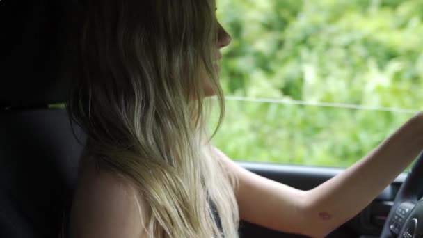 Slow Motion Attractive Woman Driving Smiling Window — Stock Video