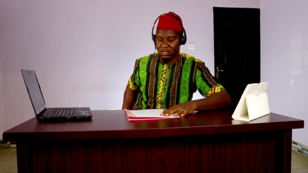 Customer Service African Business Black Man Talks Headset Phone Customer — Stockvideo