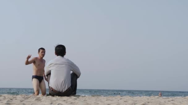 Man Sitting Beach Vietnam Gazing Distance — Vídeos de Stock