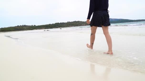 Lady Walking Beach Sardinia — Stockvideo