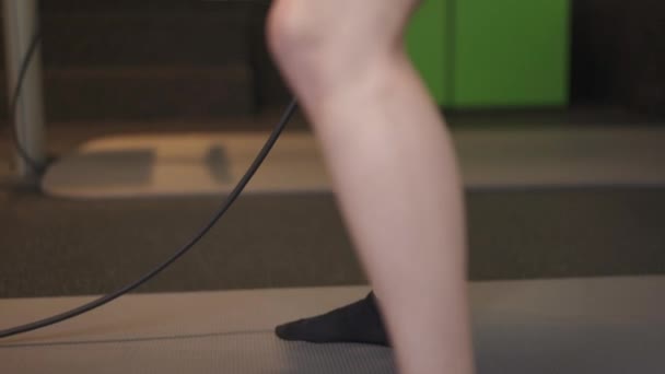 Mcu Tilt Girl Connected Electrical Muscular Stimulation Machine Performs Squats — Vídeo de Stock