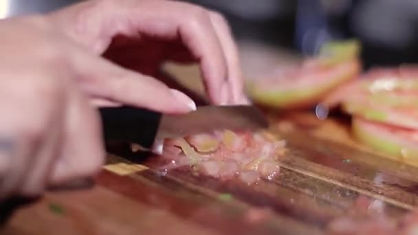 Mom Slicing Red Tomato Soup Knife — Vídeo de Stock