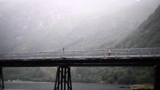 Man Walking Bridge Slow Motion Beautiful Background View — Vídeo de Stock