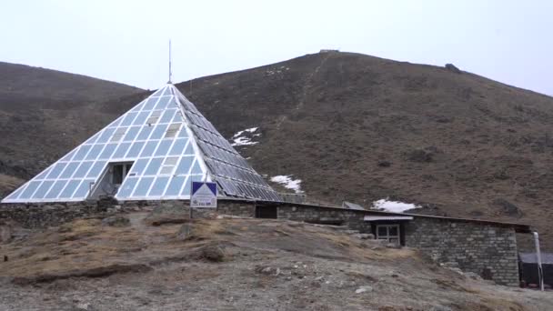 Lobuche Nepal Marca 2022 Piramida Wieczornym Śniegu Himalajach Nepalu Jest — Wideo stockowe