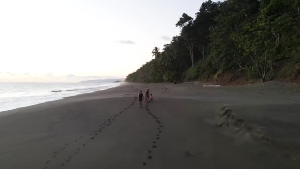 Traveling Family Walking Beach Osa Peninsula Costa Rica — Stockvideo