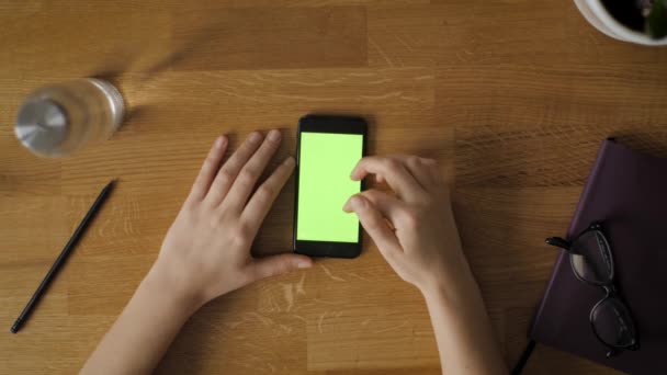 Overhead Top Shot Person Hands Using Mobile Phone Green Screen — Stock video
