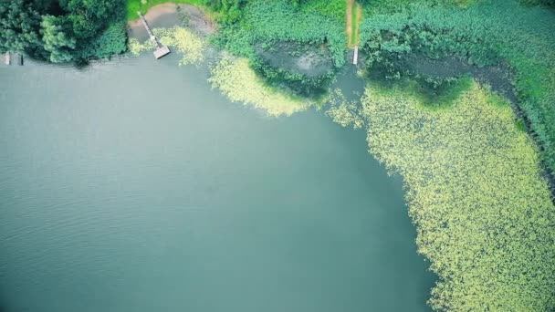 Epische Top Luchtfoto Van Big Lake Met Helder Blauw Water — Stockvideo