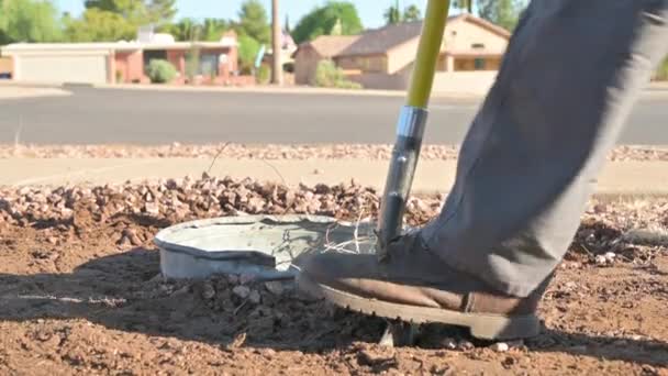 Closeup Boots Stepping Shovel Dig Out Ground Trash Receptacle Common — Wideo stockowe