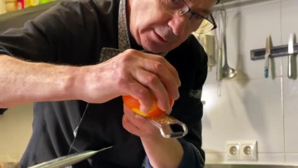 Grating Orange Zest Orange Peel Being Grated Fried Mullet Fish — Vídeo de Stock