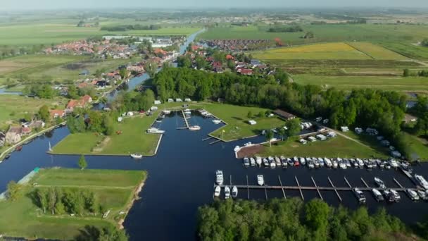 Vista Panorâmica Marina Perto Waterstaete Holiday Park Ossenzijl Frísia Holanda — Vídeo de Stock