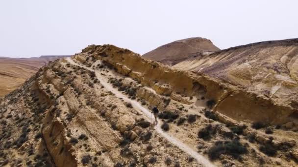 Dramatic Drone Shot Hiker Running Desert Walking High Ridge View — Stockvideo