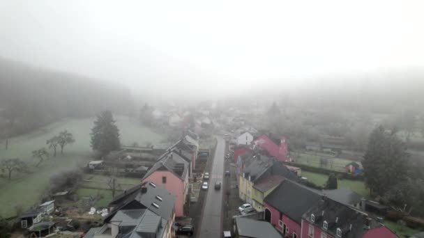 Vista Aérea Una Pequeña Ciudad Luxemburgo Día Nublado — Vídeos de Stock