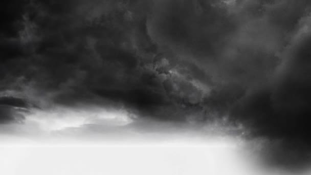 Orage Volant Vers Les Cumulonimbus Nuages Dans Ciel Avec Coup — Video