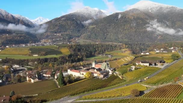 Drone Aéreo Sobre Vinhas Outono Novacella Neustift Tirol Sul — Vídeo de Stock