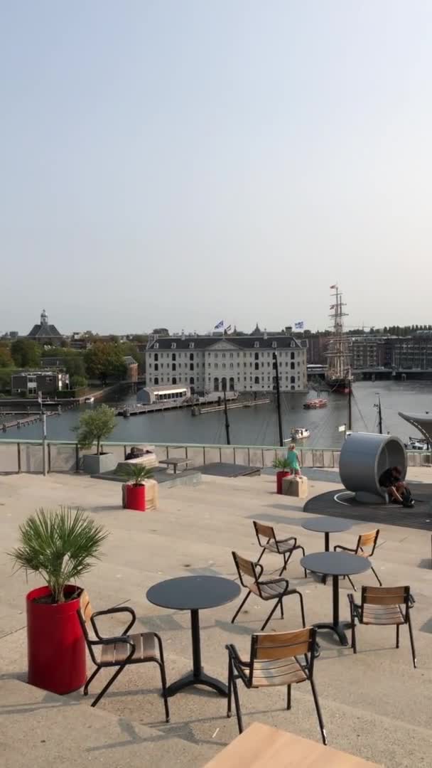 Rooftop Nemo Science Museum People Chilling Out Vertical Video Amsterdam — Stock video