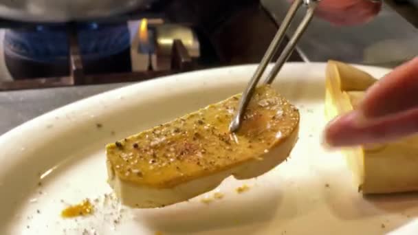 Las Almejas Cocina Ponen Hierba Foie Una Sartén Caliente Extrema — Vídeo de stock