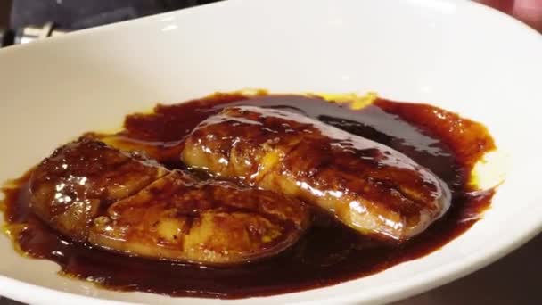 Cook Presents Foie Gras Dish Topped Sherry Brandy Sauce Spanish — Vídeo de Stock