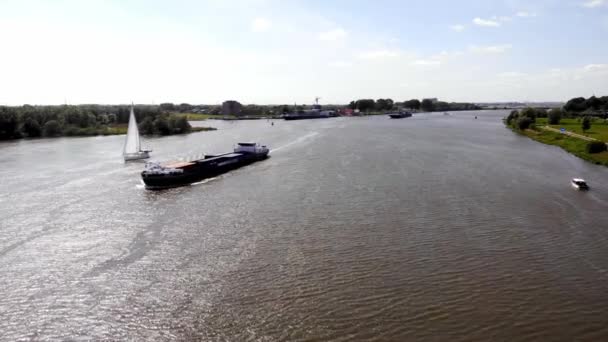 Aerial Oude Maas Draga Cargo Ship Going Sailing Boat Sunny — Vídeo de Stock