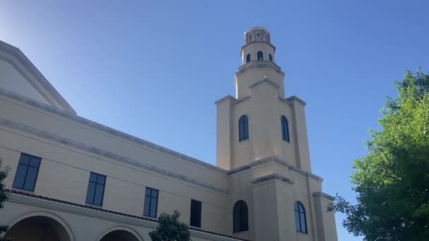 Здание Колокольня Кампусе Юго Западной Баптистской Духовной Семинарии Форт Уэрте — стоковое видео