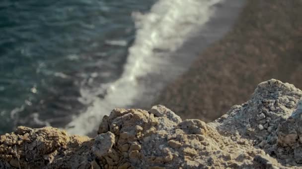 Waves Rolling Sandy Greek Beach Rack Focus — Vídeos de Stock