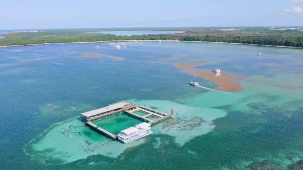 Playa Tropical Bavaro Ocean Park Exótico Caribe Barcos Navegando Dron — Vídeo de stock