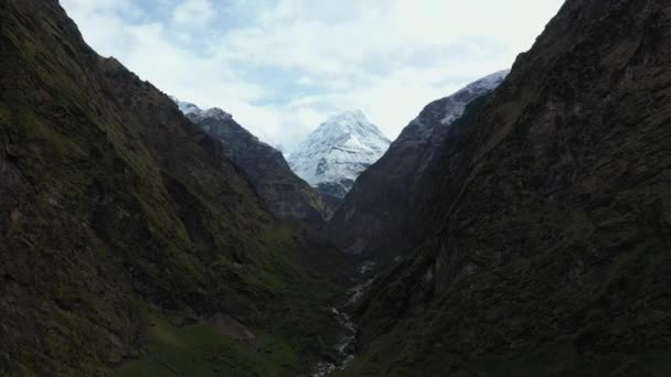 Nepal Deki Annapurna Dağlarındaki Bir Vadide Dönen Hava Görüntüsü — Stok video