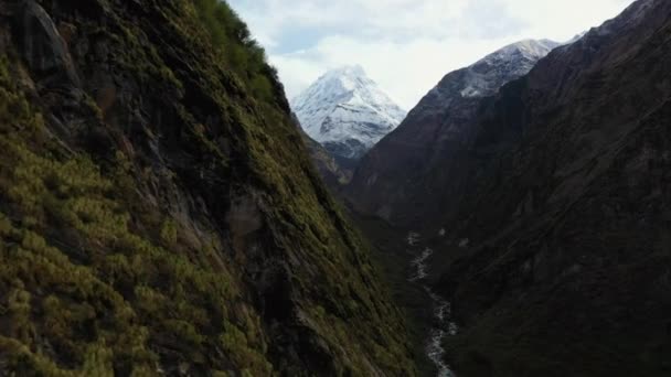 Annapurna Dağlarının Içindeki Vadiden Geçen Efsanevi Drone Atışı Nepal — Stok video