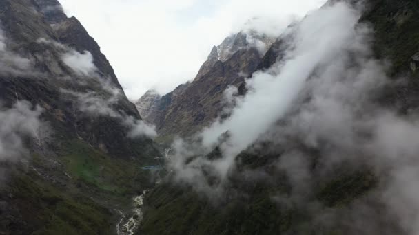 Aereo Drone Colpo Nuvole Sul Lato Delle Montagne Annapurna Nepal — Video Stock