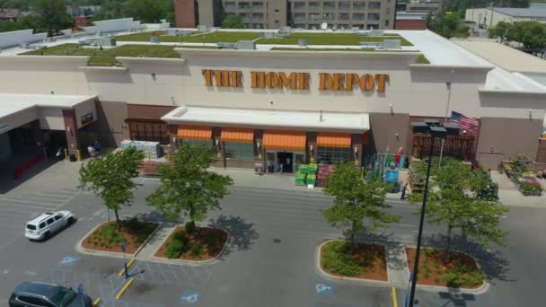 Drone Flies Away Home Depot Busy Holiday Weekend — Stock video