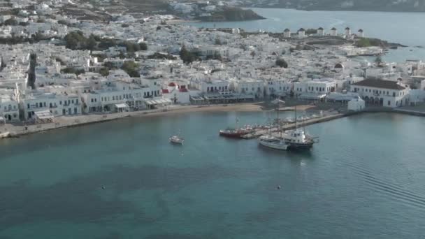 Mykonos Town Insansız Hava Aracı Klibi Arka Planda Eski Liman — Stok video