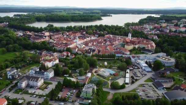 Luftaufnahme Einer Kleinen Historischen Stadt Trebon Mitteleuropa Umgeben Von Einem — Stockvideo