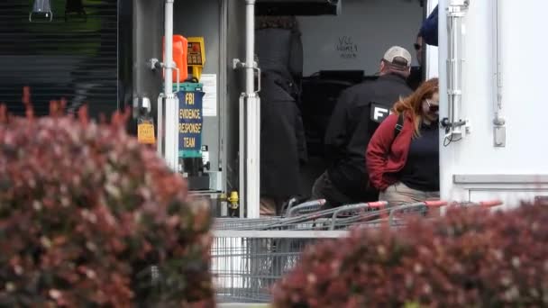 Fbi Forensic Investigators Working Scene Mass Shooting Grocery Supermarket Store — Stock Video