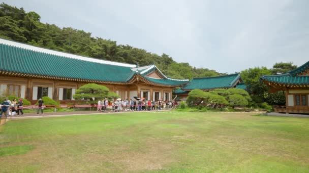 Many People Visiting Presidential Residence Cheong Dae Blue House — Stock Video