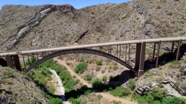 亚利桑那沙漠一座桥的空中拍摄 — 图库视频影像