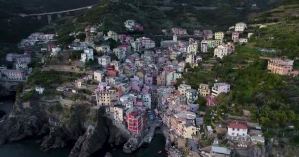 Cidade Turística Italiana Colorida Riomaggiore Cinque Terre Vista Aérea Aérea — Vídeo de Stock