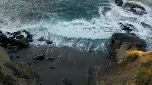 Waves Pacific Ocean Crash Secluded Beach — Αρχείο Βίντεο
