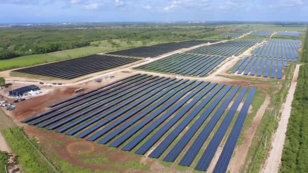 加勒比El Soco繁茂农村的大型太阳能农场 — 图库视频影像