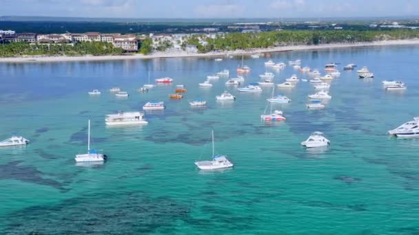 Vista Superior Embarcação Ancorada Águas Tropicais Rasas Caribe — Vídeo de Stock