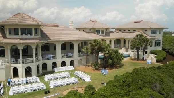 Aerial Emerald Isle Beach Resort Wedding Venue Aerial Tracking Out — Stockvideo