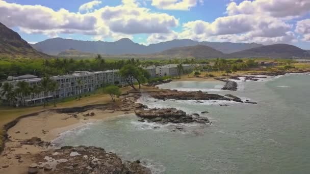 Vista Aérea Los Apartamentos Makaha Surfside Waianae Hawaii Día Soleado — Vídeos de Stock